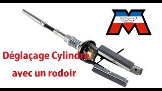 Mobylette  Déglaçage cylindre avec un rodoir à cylindre [upl. by Valdemar]