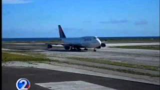 Delta Airlines Emergency landing at Midway island [upl. by Nwahsud]