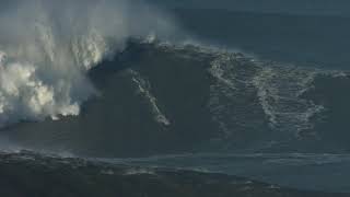 A Nazare au Portugal ils surfent des vagues de 35 mètres [upl. by Euell181]